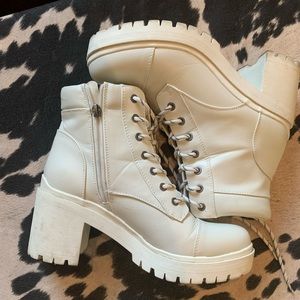 Nine West Quenton Lace Up Combat Boots White Size 9.5 - PLEASE READ DESCRIPTION